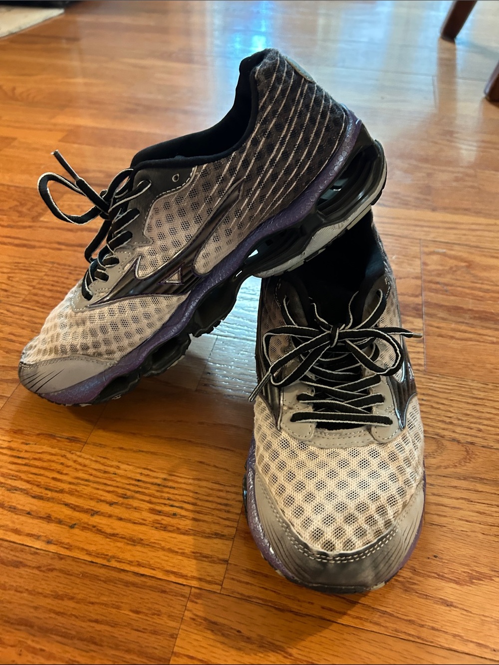 Mizuno Gray and Black Athletic Running Shoes with Purple Accents